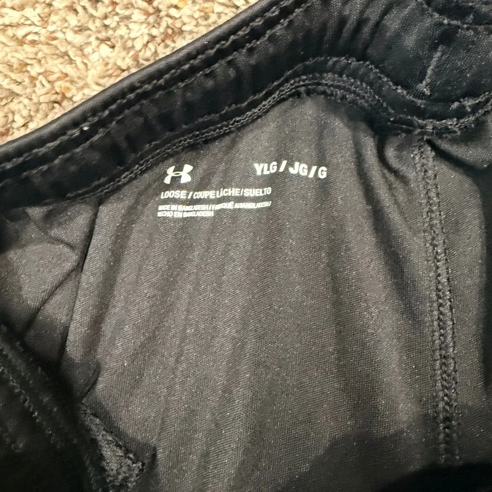 Under Armour Boys Black Athletic Shorts Loose Fit Youth Large YLG Basketball Gym